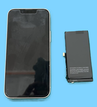 iPhone 13mini（アイフォン）のバッテリー交換はスマホ修理工房イオンモール福岡店で即日修理可能です！